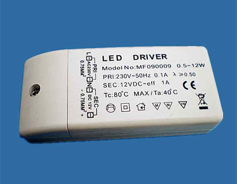 LED恒壓驅(qū)動電源